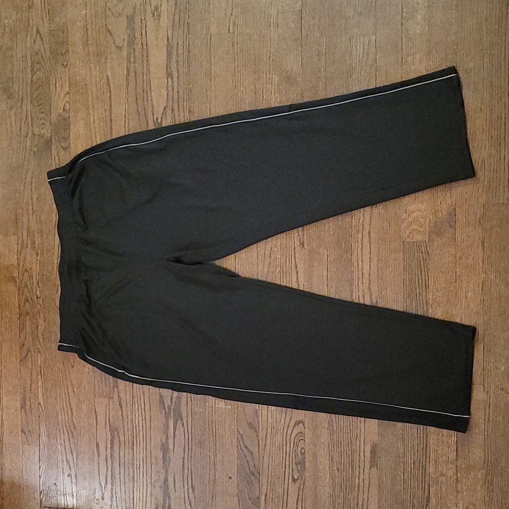 Big and Tall Tek Gear 2XLT Black Training Pants w/ gray stripe Great Condition